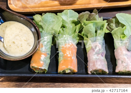 Salad rolls 42717164