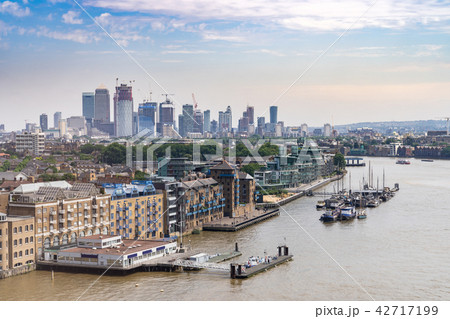 London cityscape with River Thames 42717199