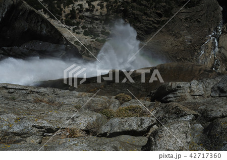 Upper Yosemite Falls: Straight from above 42717360