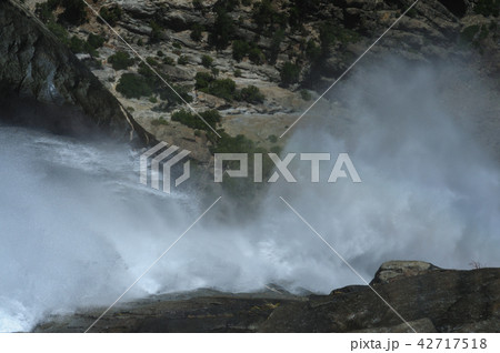 Upper Yosemite Falls: Straight from above Upper Yosemite Falls: Straight from above 42717518