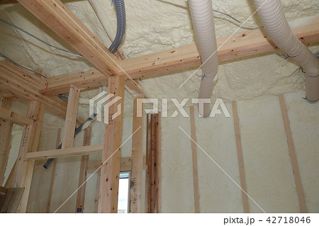 住宅の断熱材 42718046