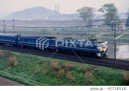 1994年　早朝の東海道を走るEF6645ブルートレイン14系みずほ 42718518