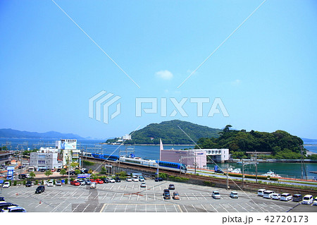 鳥羽市内を走行する近鉄電車 鳥羽市内を走行する近鉄電車 42720173