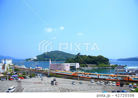 鳥羽市内を走行する近鉄電車 42720506