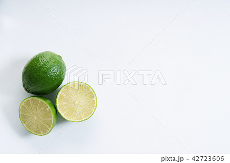fresh limes 42723606