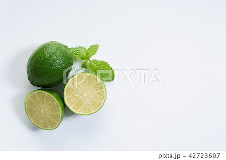 fresh limes fresh limes 42723607