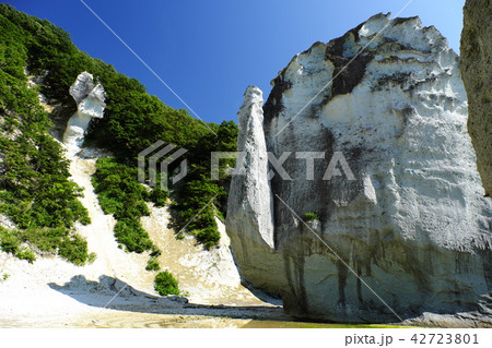 夏の下北半島　晴天の仏ヶ浦 42723801