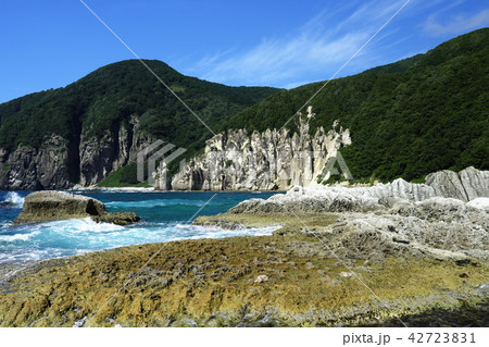 夏の下北半島　晴天の仏ヶ浦 42723831