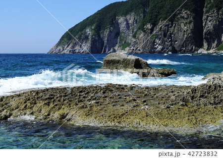 夏の下北半島　晴天の仏ヶ浦 42723832