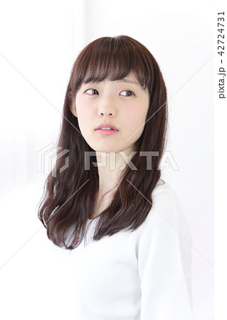 若い女性 ヘアスタイル 若い女性 ヘアスタイル 42724731