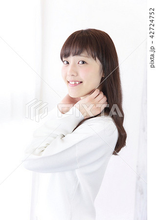 若い女性 ヘアスタイル 若い女性 ヘアスタイル 42724752