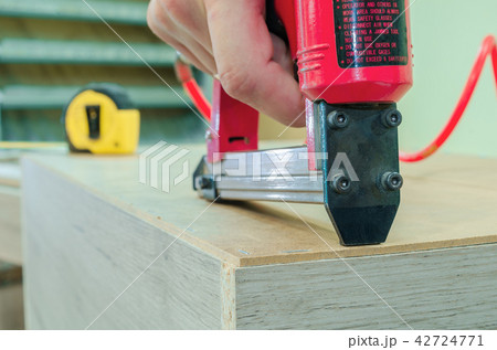 Red sroiteny pneumatic stapler 42724771