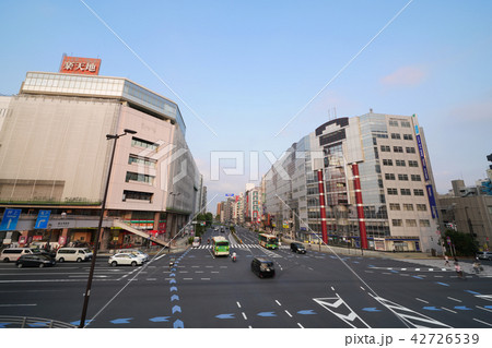 日本の東京都市景観 「錦糸町駅前」の交差点など、街並みを望む(奥は亀戸方面) 日本の東京都市景観 「錦糸町駅前」の交差点など、街並みを望む(奥は亀戸方面) 42726539