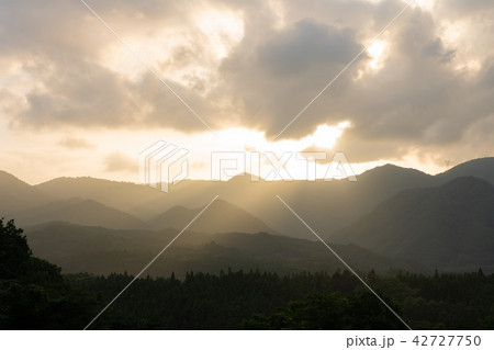 栃木県那須塩原　日塩もみじラインより夕日（7月） 42727750