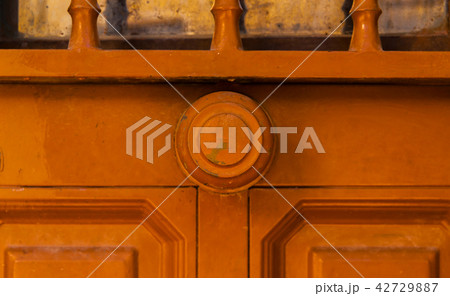 close up on a round door handle  42729887