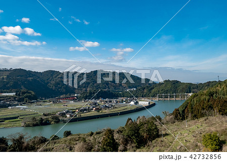 日田盆地　夜明けダム 42732856