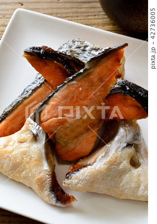 鮭のカマ焼き 鮭のカマ焼き 42736005