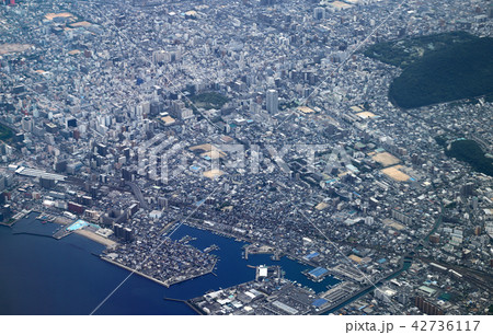 高松魚港上空から高松市街中心部を俯瞰する 高松魚港上空から高松市街中心部を俯瞰する 42736117