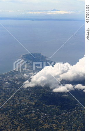 房総半島南西端から相模湾越しに富士山をのぞむ 房総半島南西端から相模湾越しに富士山をのぞむ 42736139