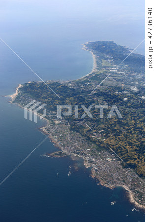 房総半島南端の野島崎灯台から洲崎灯台方向を見る 42736140