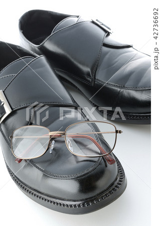 革靴と老眼鏡 42736692