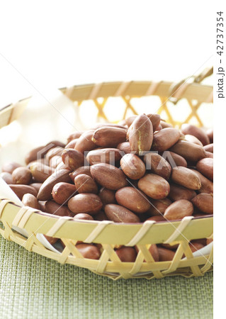 薄皮付きピーナツ19 42737354