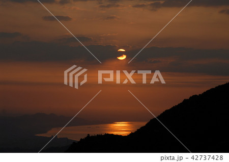 箱根峠からの朝日 42737428
