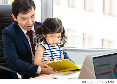 働くお父さん 働くお父さん 42737842