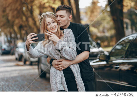 couple in city 42740850
