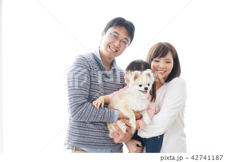 犬を飼う家族 犬を飼う家族 42741187