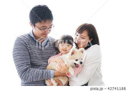 犬を飼う家族 犬を飼う家族 42741188