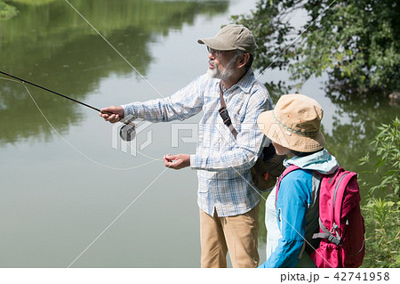 マス釣りをする日本人シニア夫婦の写真素材