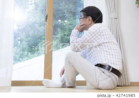 高齢者イメージ　リタイヤ　認知症　うつ病 42741985