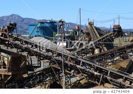 砕石場 建設資材の生産現場 42743404