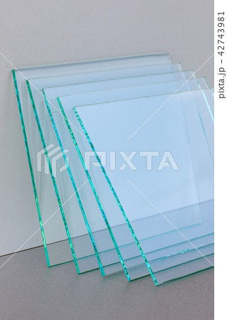 Sheets of Factory manufacturing tempered clear float glass panels cut to size Sheets of Factory manufacturing tempered clear float glass panels cut to size 42743981