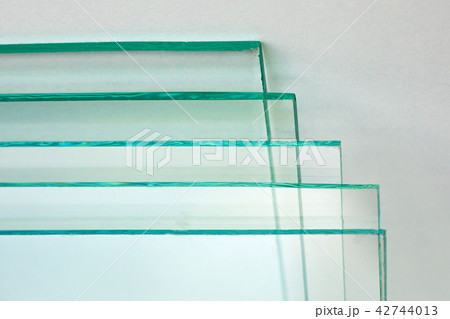 Sheets of Factory manufacturing tempered clear float glass panels cut to size Sheets of Factory manufacturing tempered clear float glass panels cut to size 42744013