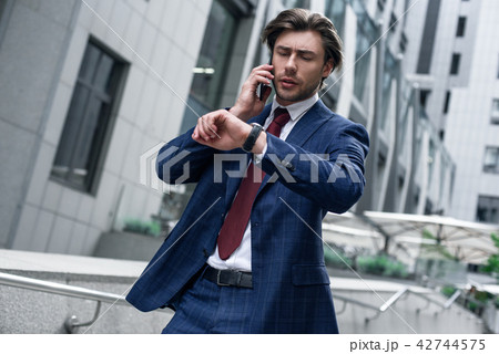 I should be there in time. 42744575