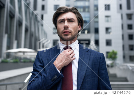 I should be there in time. 42744576