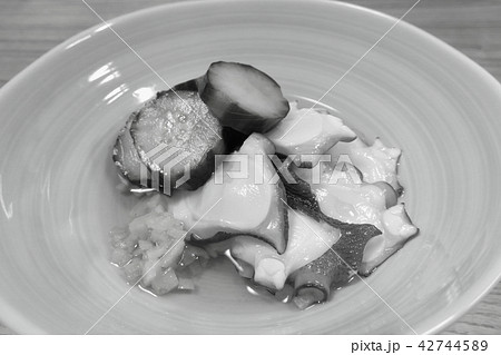 家庭的で素朴な自宅調理の「明石ダコのタコ酢」 42744589