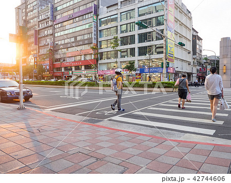 street in taipei street in taipei 42744606