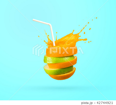 ripple cut fruit juice with straw 42744921