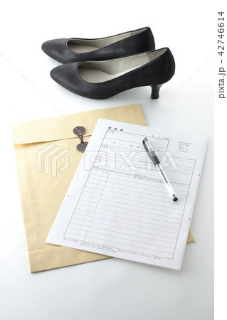 履歴書とパンプス 42746614
