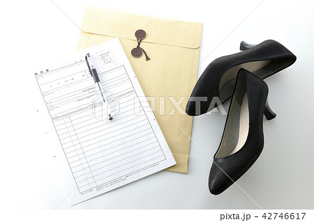履歴書とパンプス 42746617
