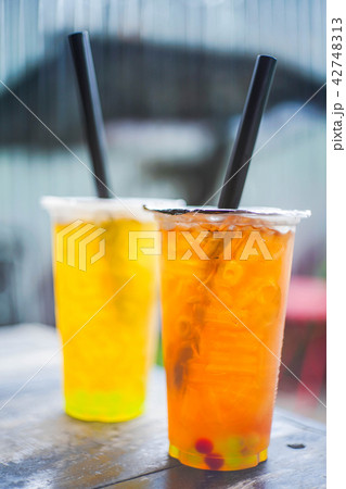 black tea and chrysanthemum tea 42748313