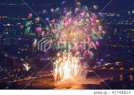 長良川全国花火大会(百々ヶ峰西峰より撮影) 長良川全国花火大会(百々ヶ峰西峰より撮影) 42748824