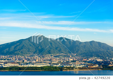 皿倉山と工業都市の夕暮れ【福岡県北九州市】 42749220