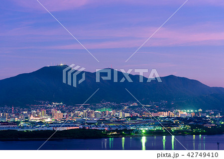 皿倉山と都市夜景【福岡県北九州市】 42749410