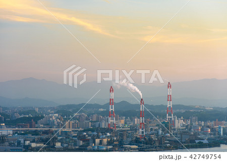 工業都市の夕暮れ【福岡県北九州市】 42749754