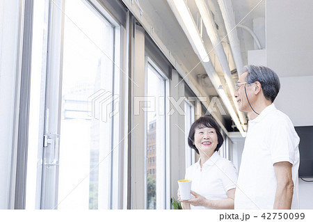 シニア 夫婦 リラックス マンション シニア 夫婦 リラックス マンション 42750099