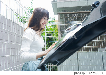 デートに行く女性 42751884